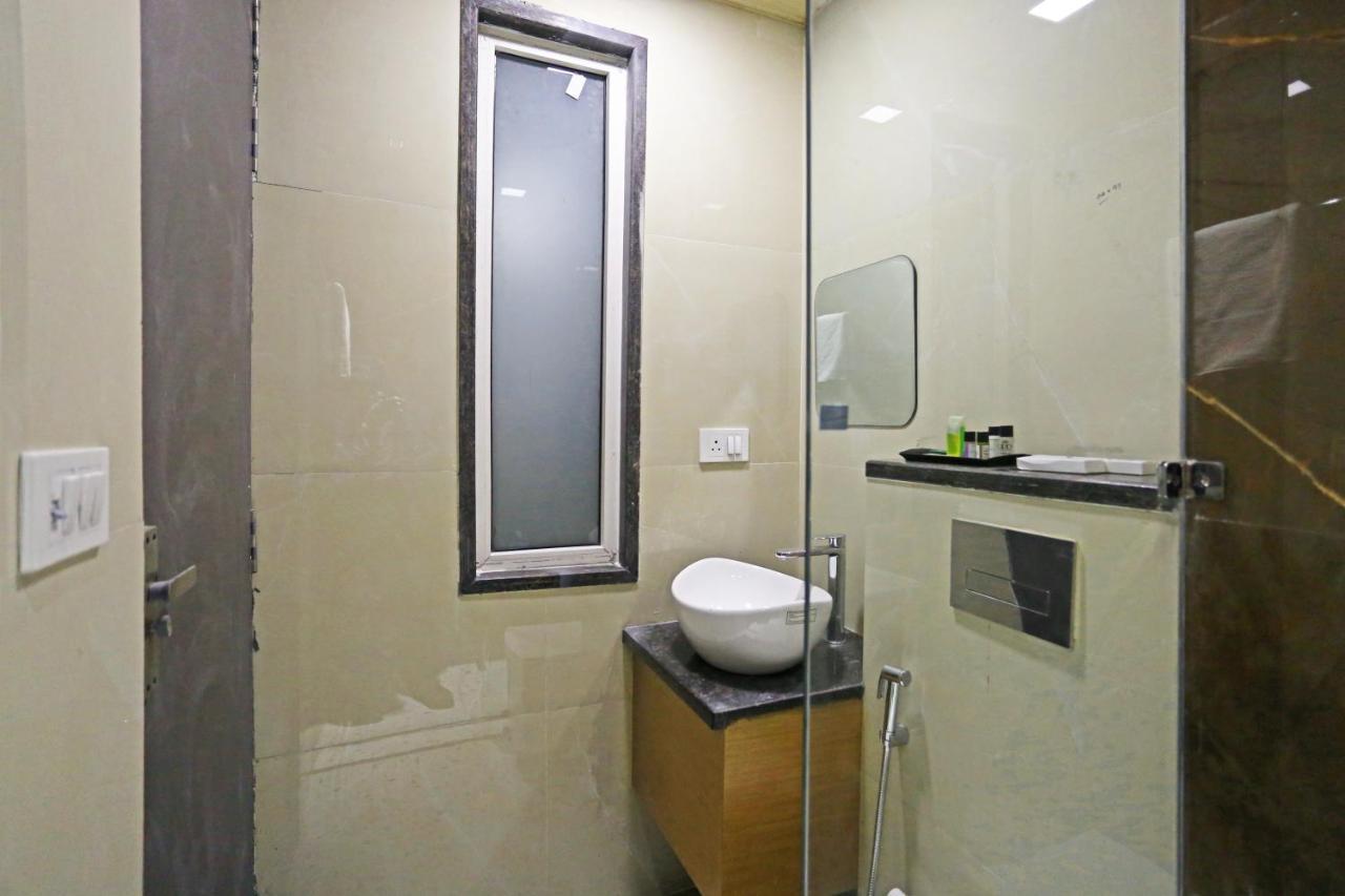 Hotel Apple Villa - Near Delhi Airport With Free Airport Transsfer New Delhi Exteriör bild
