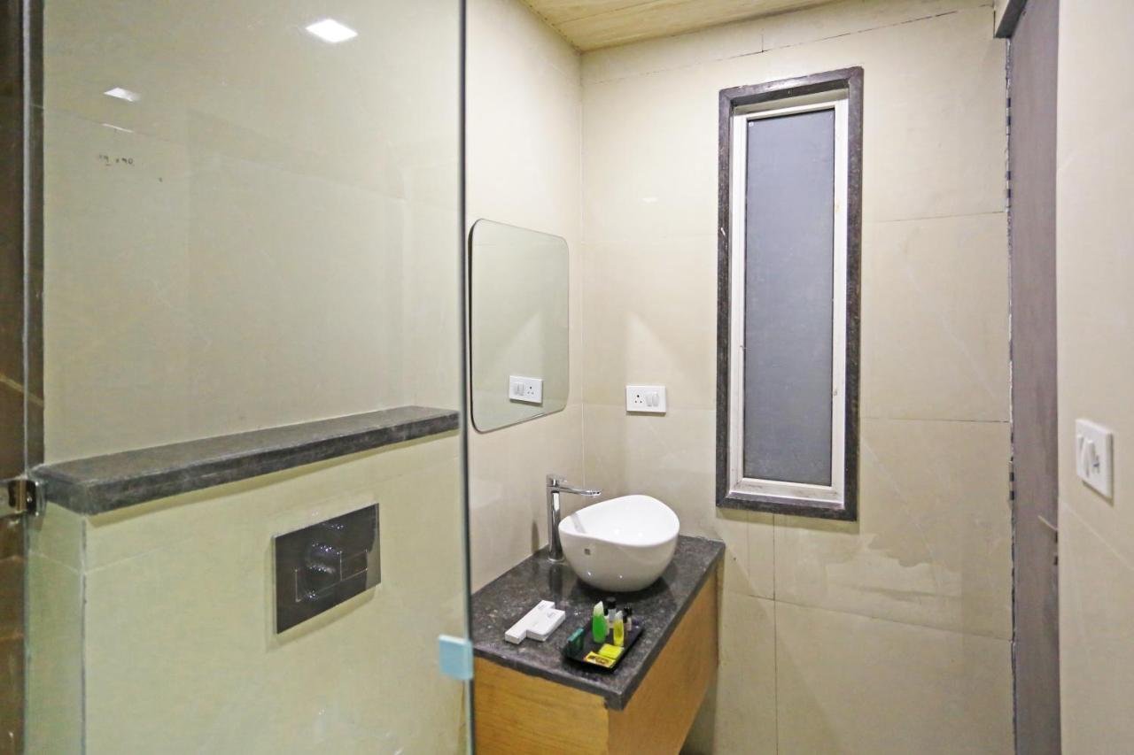 Hotel Apple Villa - Near Delhi Airport With Free Airport Transsfer New Delhi Exteriör bild