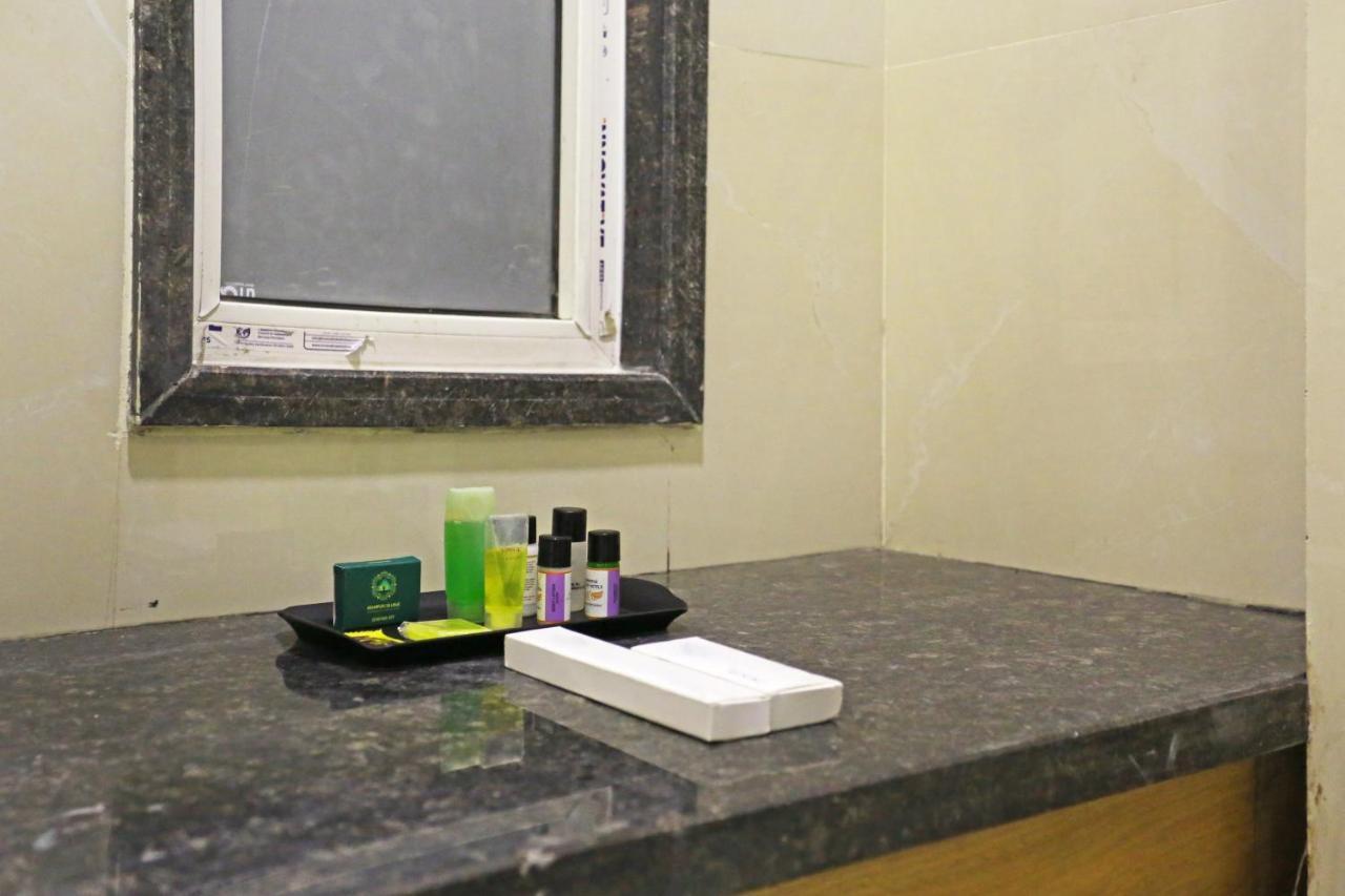 Hotel Apple Villa - Near Delhi Airport With Free Airport Transsfer New Delhi Exteriör bild