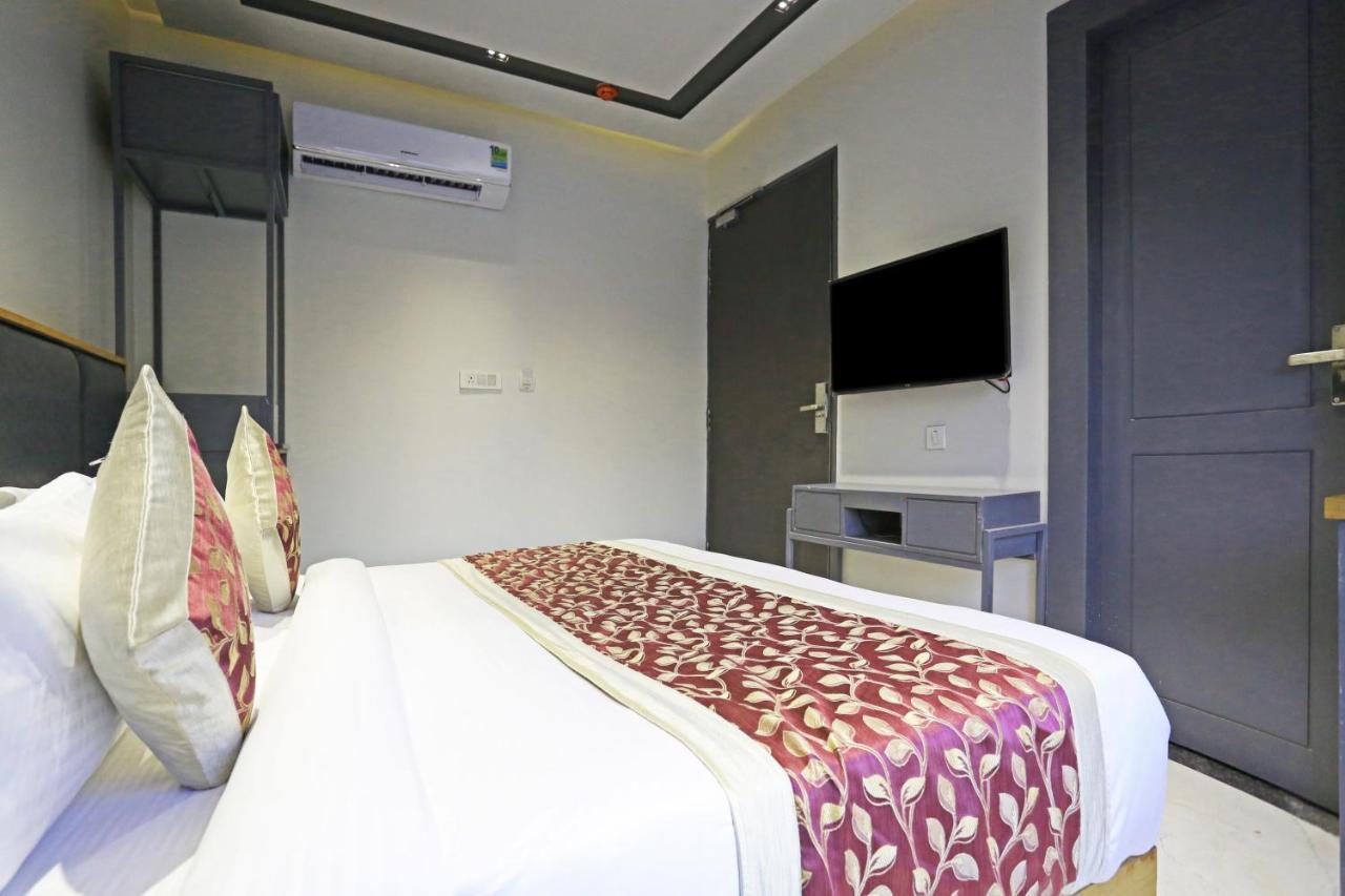 Hotel Apple Villa - Near Delhi Airport With Free Airport Transsfer New Delhi Exteriör bild